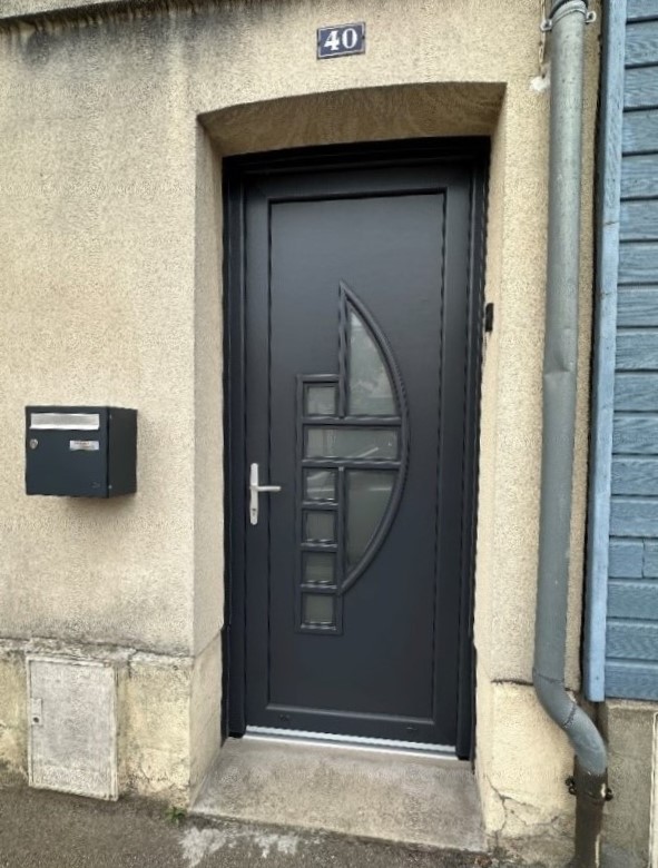 Pose d’une porte d’entrée dans la ville de Sotteville-Lès-Rouen en Seine-Maritime près de Rouen